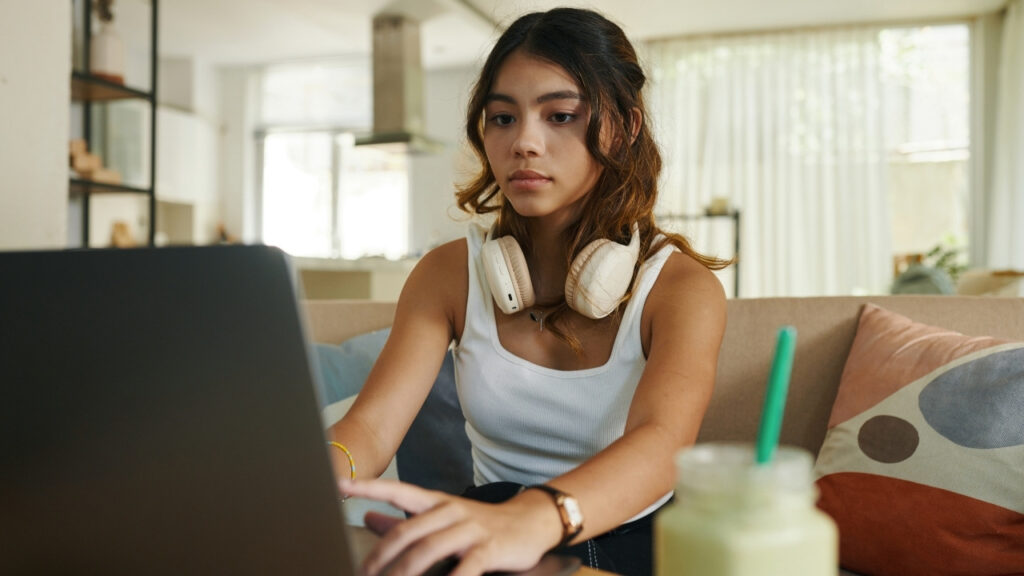 How Often Do People Use Online Tools vs. Offline Ones?